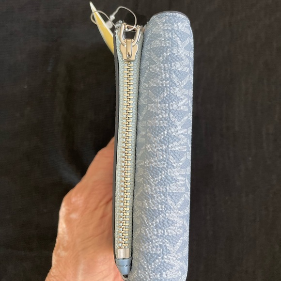 Michael Kors Wallet - Picture 5 of 5